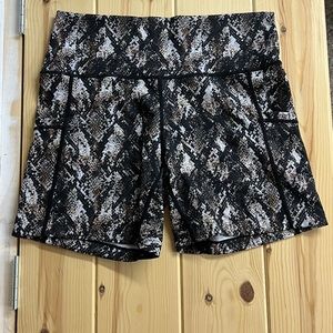CVG Medusa Brown, White, Black Workout Shorts 5"
Inseam Size Medium